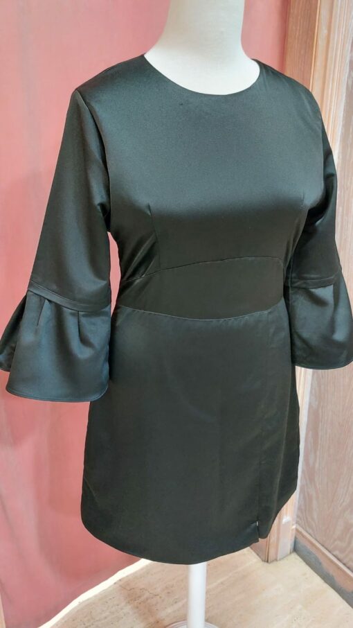 Vestido satinado negro