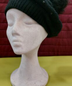 Boina negra pompón