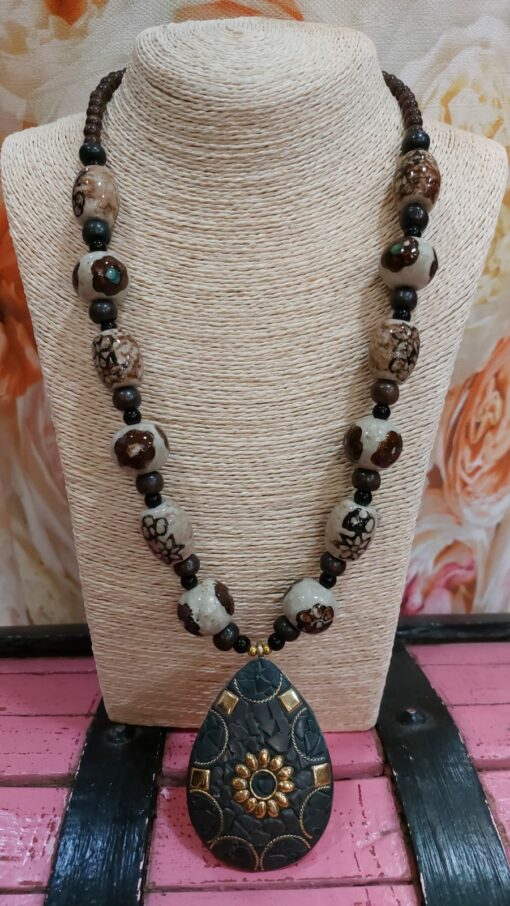 Collar piedra natural marrón