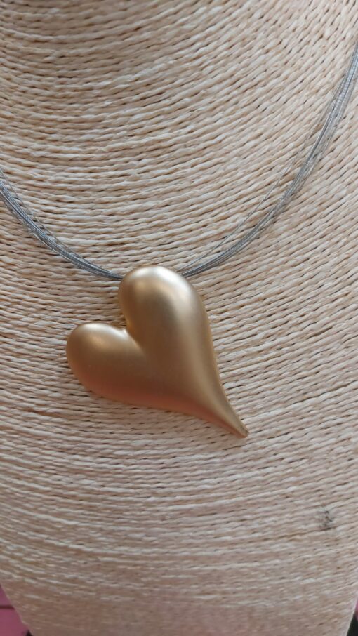 Collar, hilo acero, corazón dorado - Imagen 2