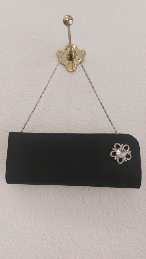 Cartera de mano negra , flor cristal