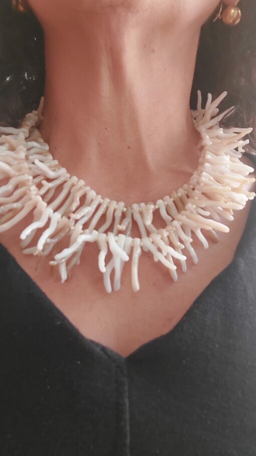 Collar coral blanco. Gargantilla - Imagen 4