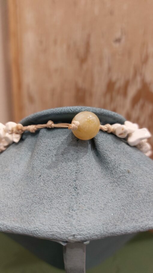 Collar coral blanco. Gargantilla - Imagen 2