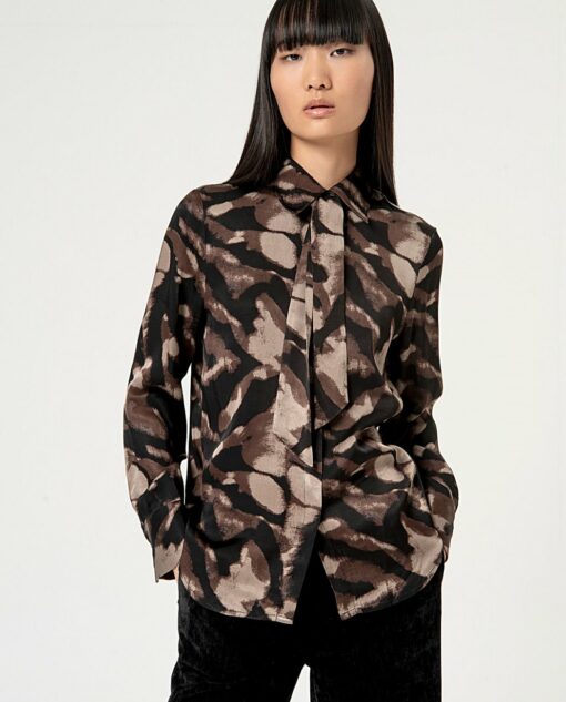 Camisa con lazada extraible Negro