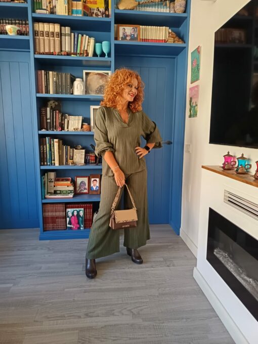 Conjunto pantalón y blusa verde - Imagen 2