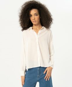 Camisa de manga larga con bordados en espalda. Blanco