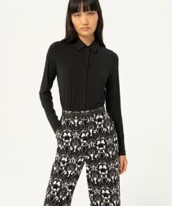 Pantalón ancho. Negro