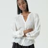 Blusa cuello maho abierto con mangas abullonadas Blanco