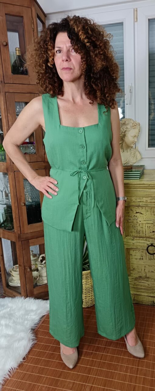 Conjunto pantalón y chaleco verde