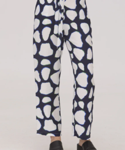 Pantalón recto + bolsillos + cinturón