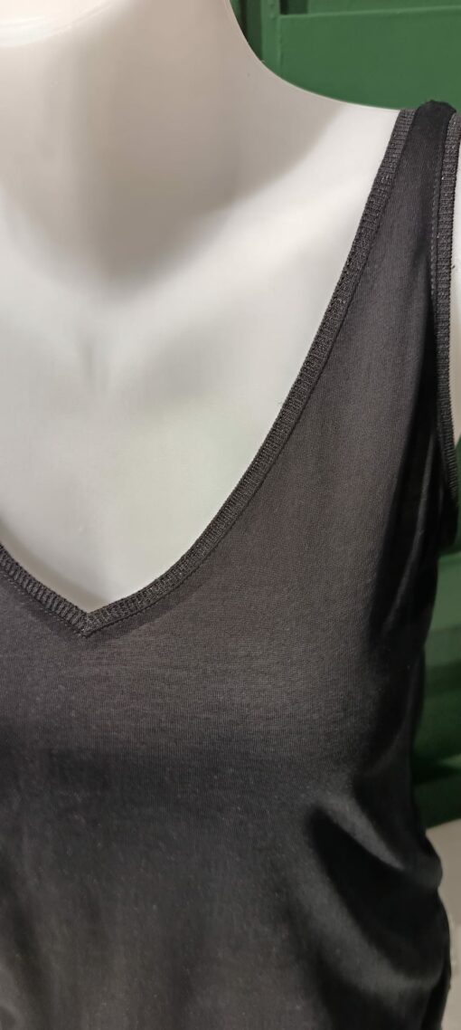 Top negro, escote en V, filo lurex - Imagen 3