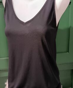 Top negro, escote en V, filo lurex