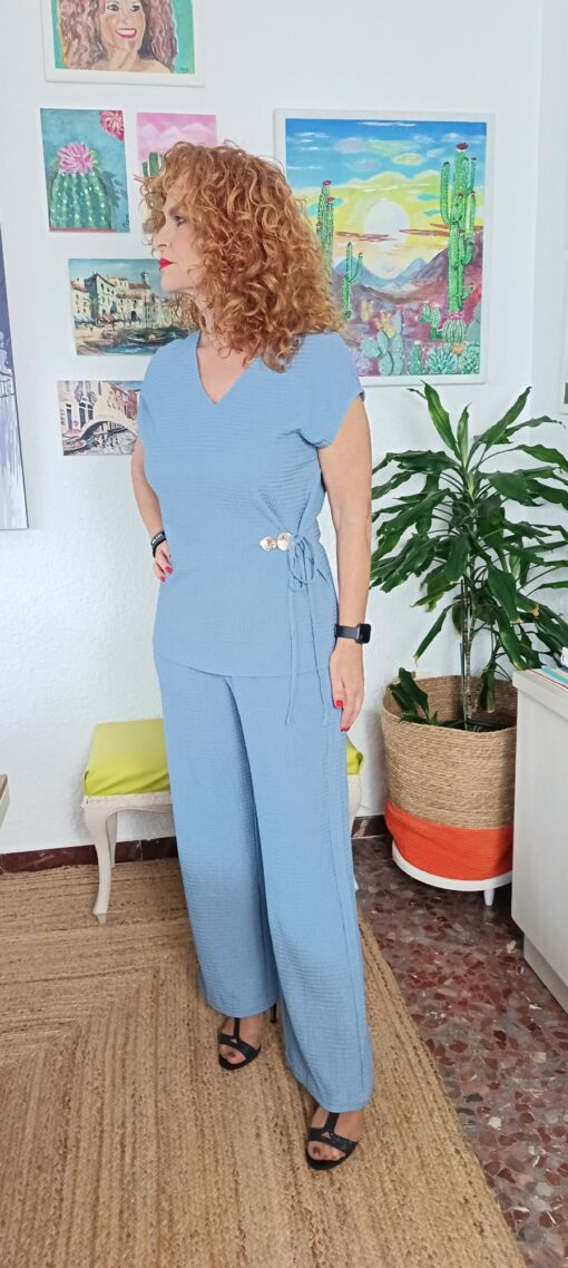 Conjunto pantalón + chaleco celeste - Imagen 2