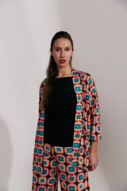 Chaqueta geométrica amplia