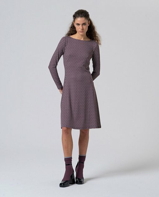 Vestido escote barco entallado y falda con vuelo Gris