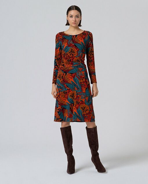 Vestido midi con fruncido en la cintura. Teja