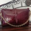 Cartera charol logo granate