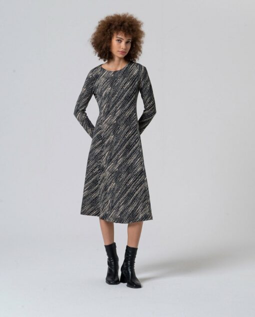 Vestido midi con cuello barco Negro