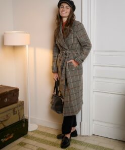 Abrigo estilo trench con tejido de espiga. Camel