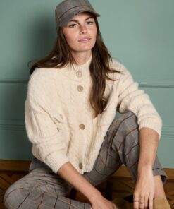 Cardigan amplio de tricto con aranes. Arena