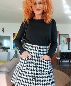 Alternative view of Falda evasé, pata de gallo