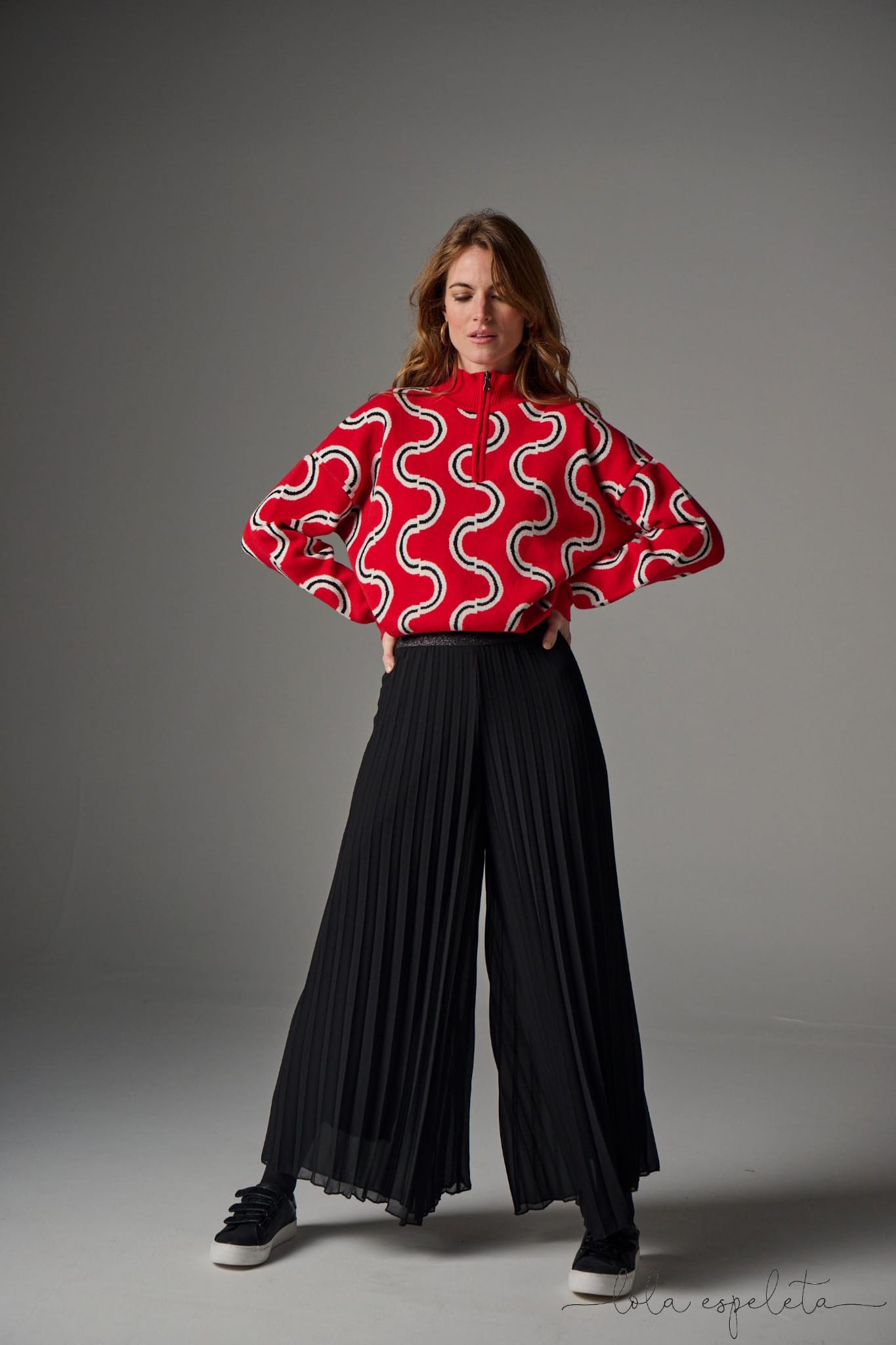 Pantalón plisado negro, forro