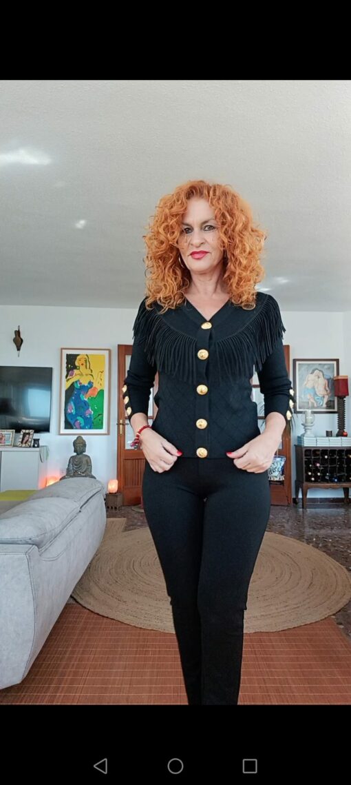 Chaqueta flecos, botón dorado
