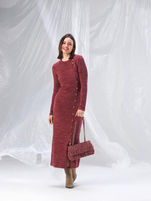 Vestido granate, botones