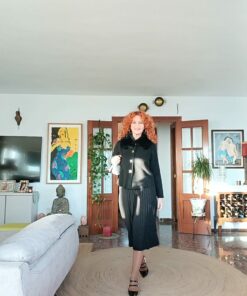 Alternative view of Falda pliegues, cinturón, negro