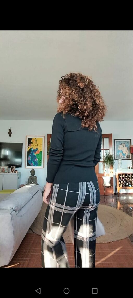 Pantalón cuadros, negro/moka. Punto - Imagen 3