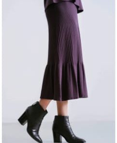Falda detalle retenidas. Morado