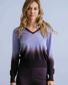Jersey cuello pico, degradado morado