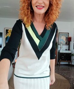 Alternative view of Jersey cuello pico y tachas