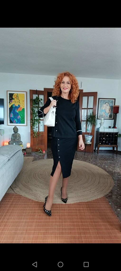 Falda tachas negro