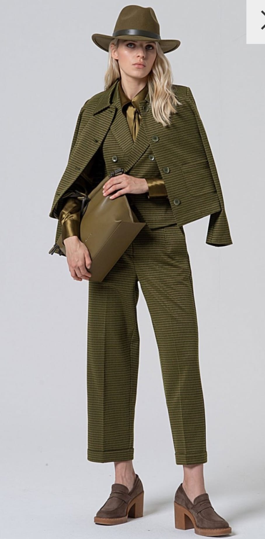 Chaqueta corta en pata de gallo. Verde