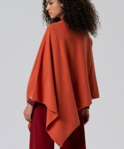 Alternative view of Poncho cerrado asimétrico teja