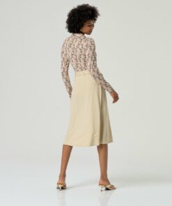 Alternative view of Falda con cinturón