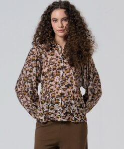 Camisa con frunce en las mangas