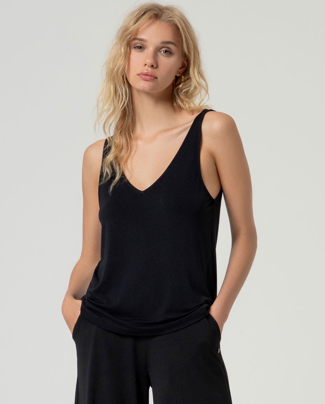 Top de tirantes Negro