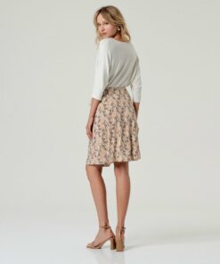 Alternative view of Falda a rodilla con hebilla