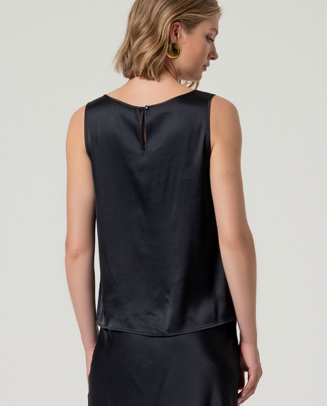 Top de tirantes escote pico Negro - Imagen 2