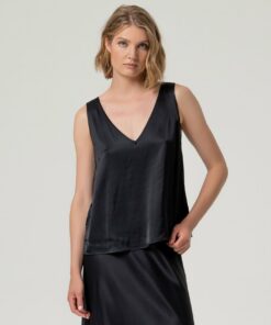 Top de tirantes escote pico Negro