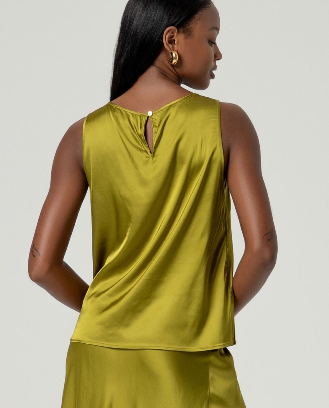 Top de tirantes escote pico verde - Imagen 2