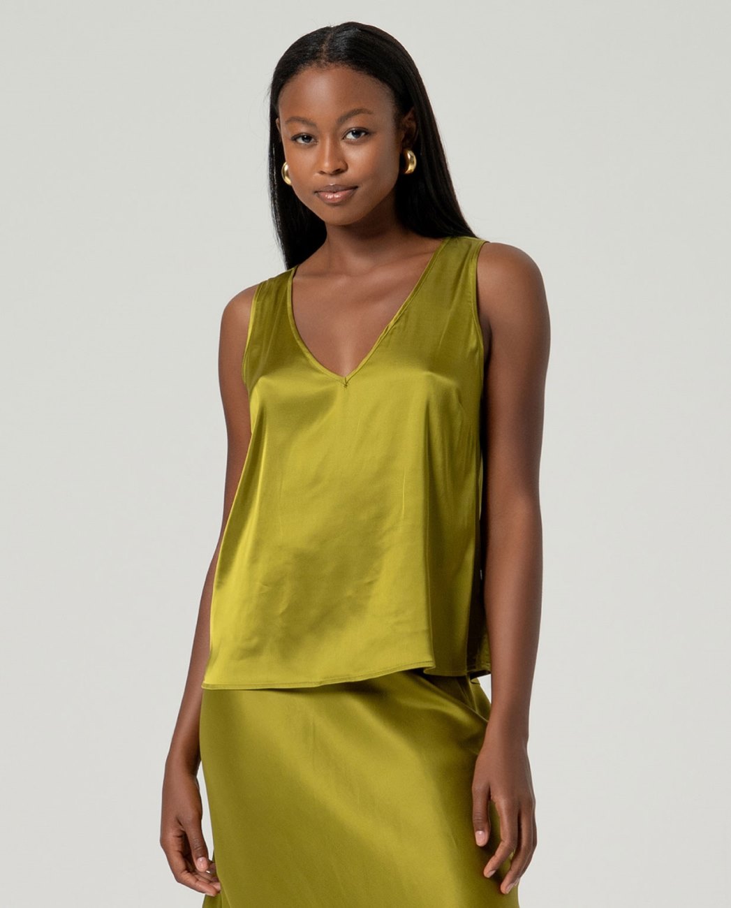 Top de tirantes escote pico verde