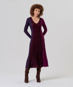 Vestido escote picoc con bloques de color Burdeos
